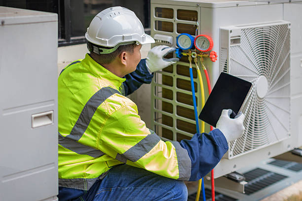 Professional Hvac Installation technician working in Eustace, TX